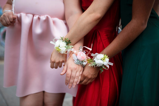 Corsage -- Rose / Spray Rose